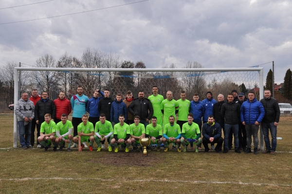 Zespół Polonii Poraj po wywalczeniu Pucharu Polski w marcu 2019