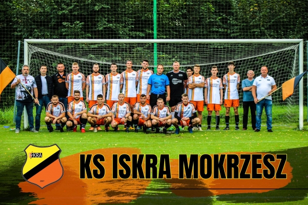 KS Iskra Mokrzesz z prezesem Mazią (pierwszy od prawej)